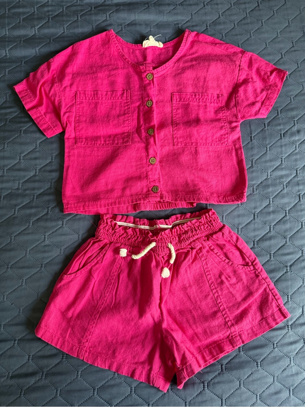 Jessica Simpson Girls size 8. Bright Pink Matching Linen Top & Shorts Set.